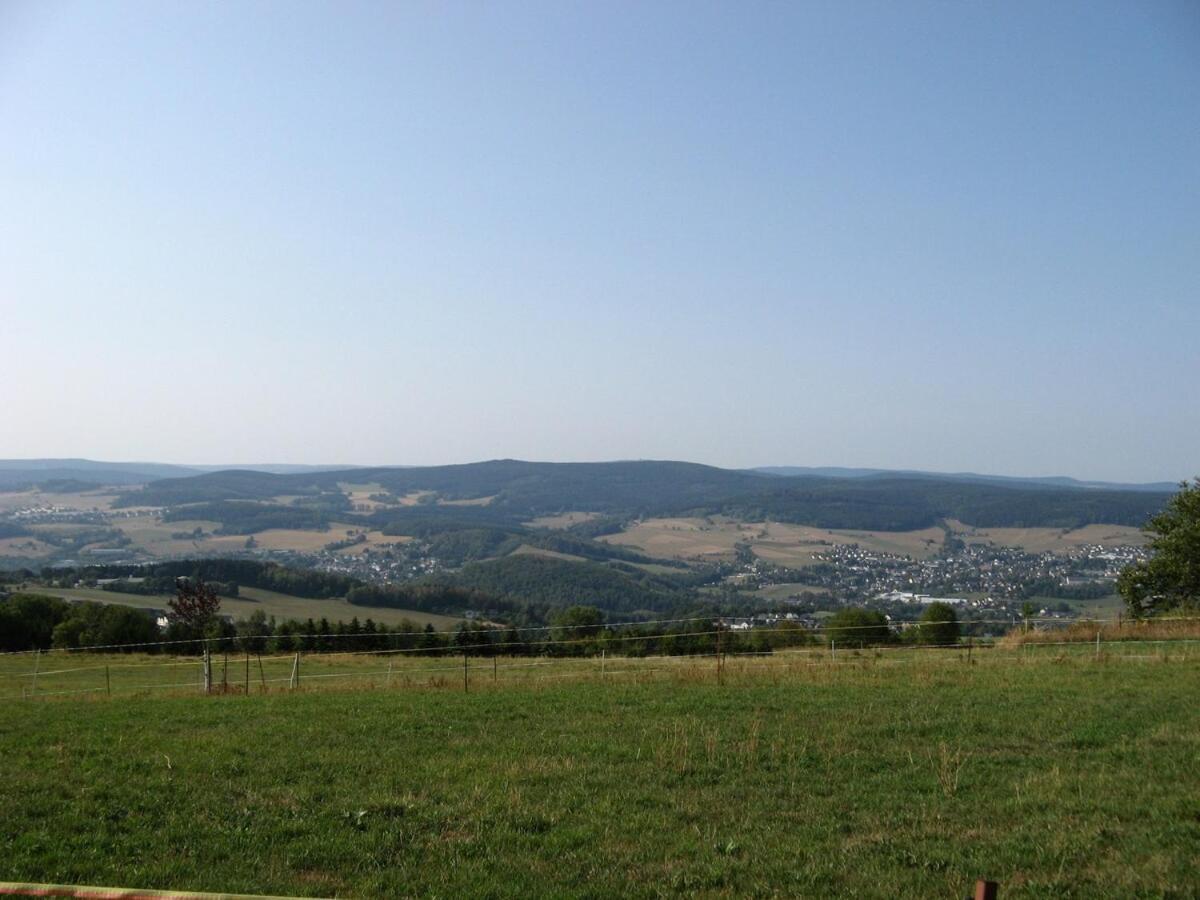 BernsbachAm Balkon Des Erzgebirgesアパートメント エクステリア 写真