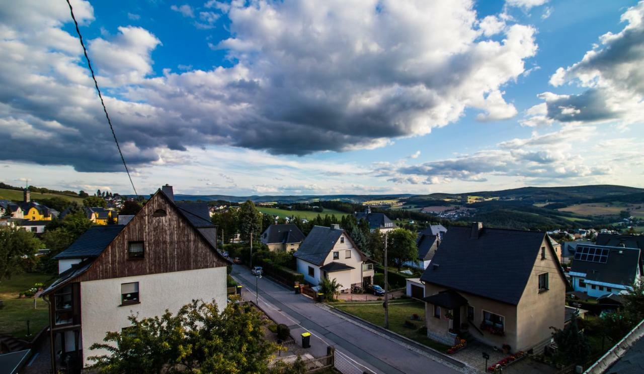 BernsbachAm Balkon Des Erzgebirgesアパートメント エクステリア 写真